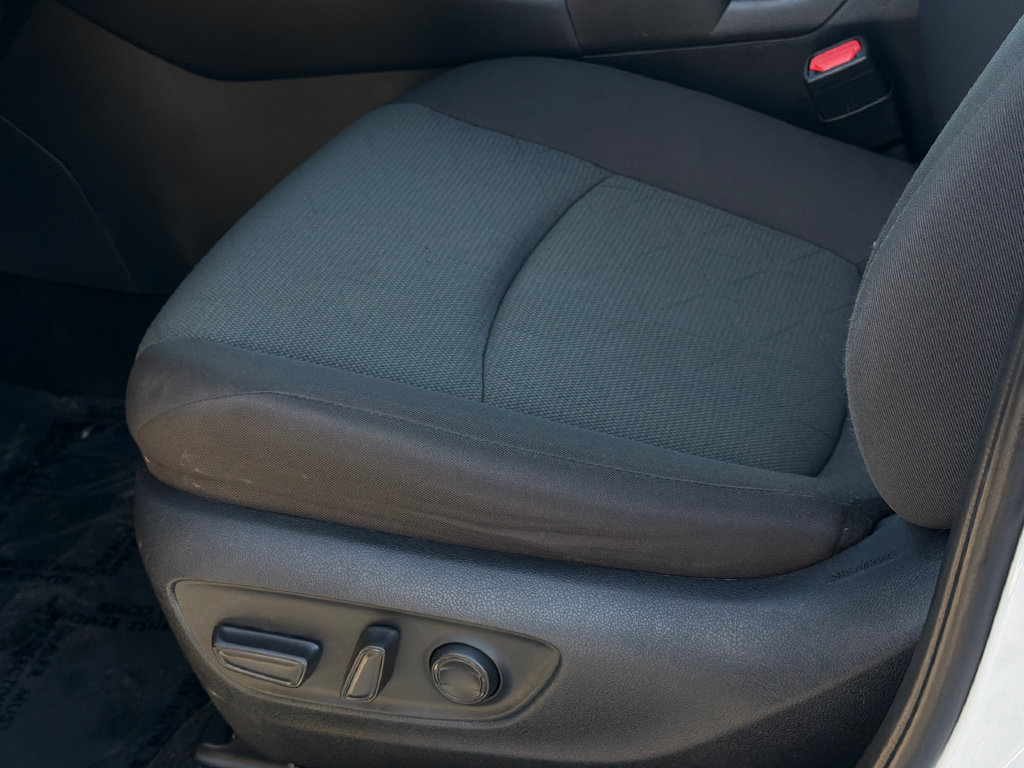 Used 2025 Toyota RAV4 XLE AWD/4WD image 21
