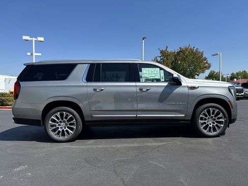 New 2026 GMC Yukon XL Denali w/ Denali Reserve Package AWD/4WD image 7