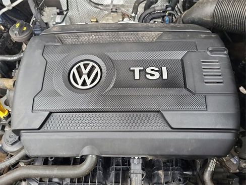 Used 2022 Volkswagen Atlas Cross Sport SE image 32