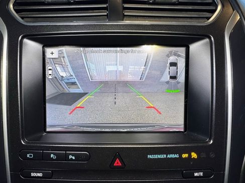 Used 2019 Ford Explorer Platinum image 34