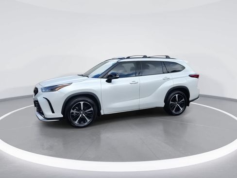 Used 2022 Toyota Highlander XSE AWD/4WD image 4