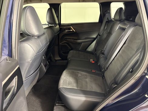 Used 2024 Mitsubishi Outlander SE image 34