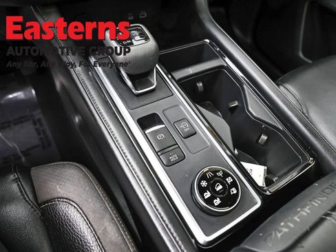 Used 2023 Nissan Pathfinder SL w/ SL Premium Package AWD/4WD image 13