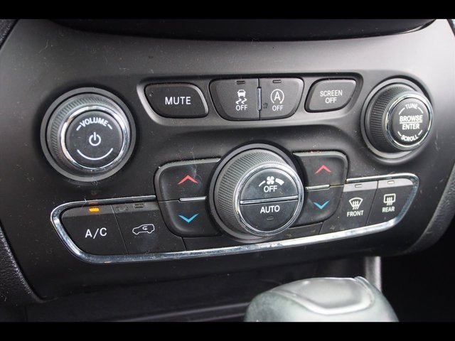 Used 2019 Jeep Cherokee Limited AWD/4WD image 24