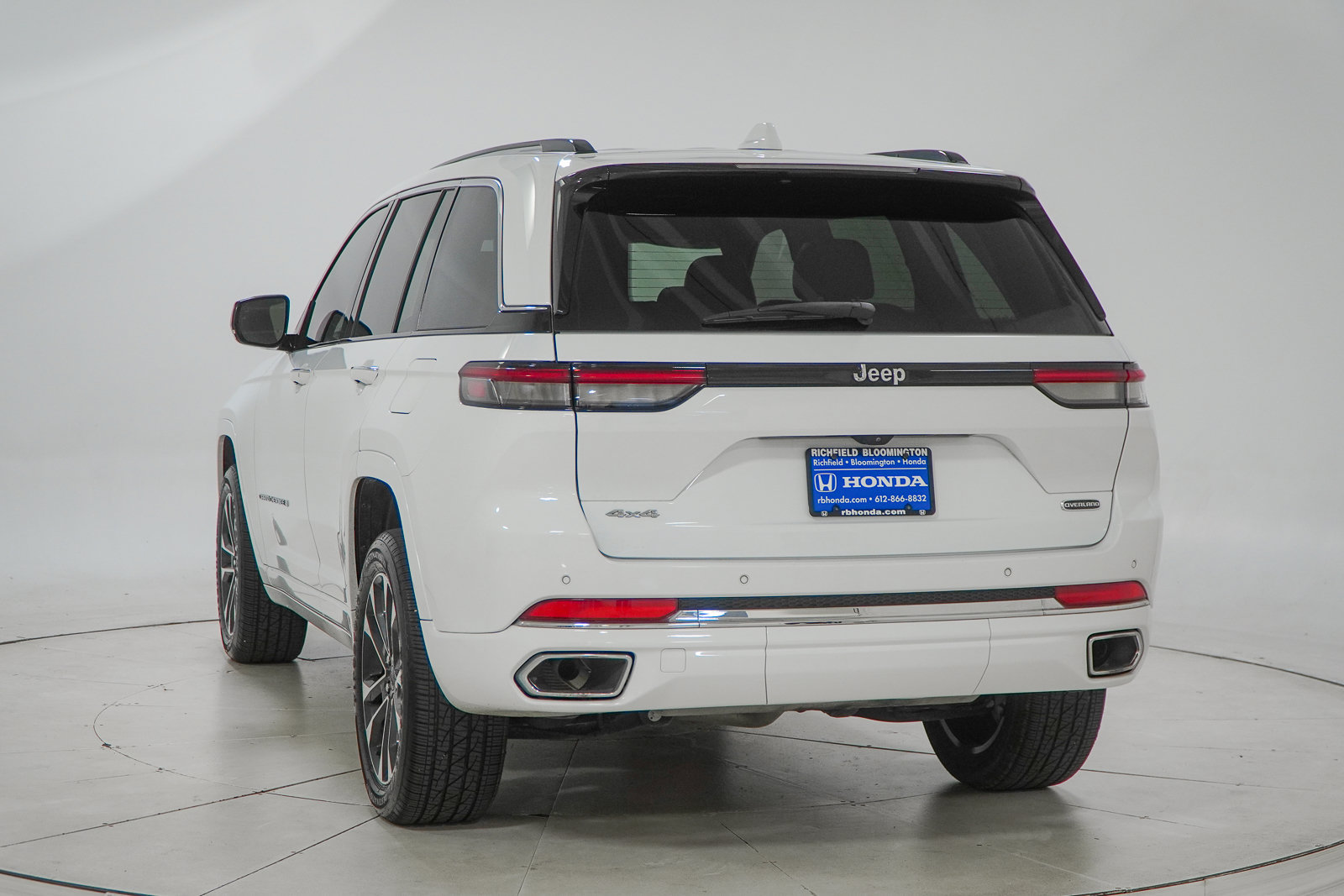 Used 2022 Jeep Grand Cherokee Overland AWD/4WD image 7