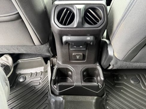 Used 2018 Jeep Wrangler Unlimited Sahara AWD/4WD image 38