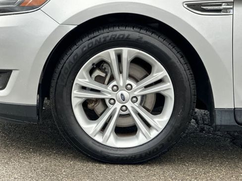 Used 2018 Ford Taurus SE image 29