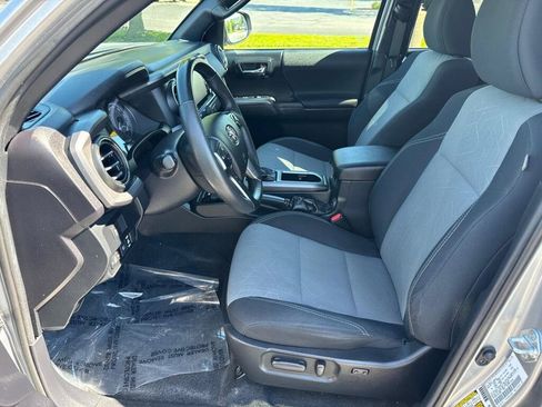 Certified 2021 Toyota Tacoma TRD Off-Road AWD/4WD image 5
