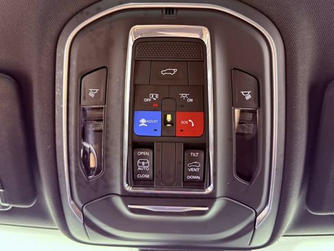 Used 2022 Jeep Grand Cherokee L Laredo AWD/4WD image 18