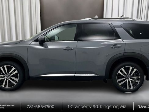 New 2025 Nissan Pathfinder Platinum w/ Cargo Package image 8