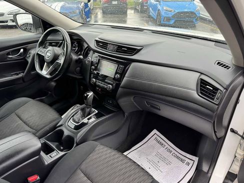 Used 2018 Nissan Rogue SV w/ Premium Package image 29