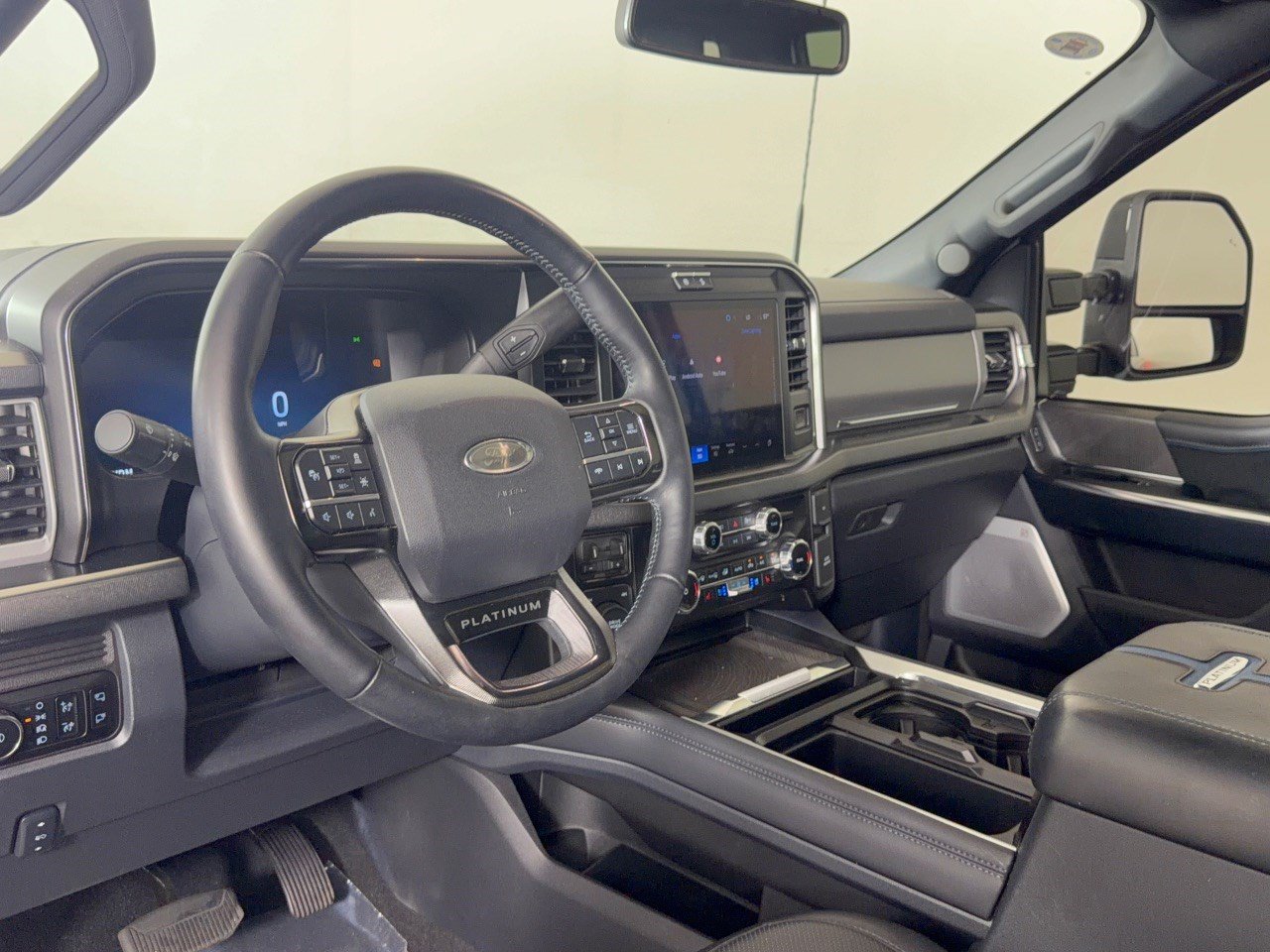 Used 2025 Ford F250 Platinum AWD/4WD image 4