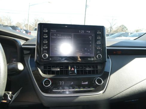 Used 2021 Toyota Corolla LE image 18