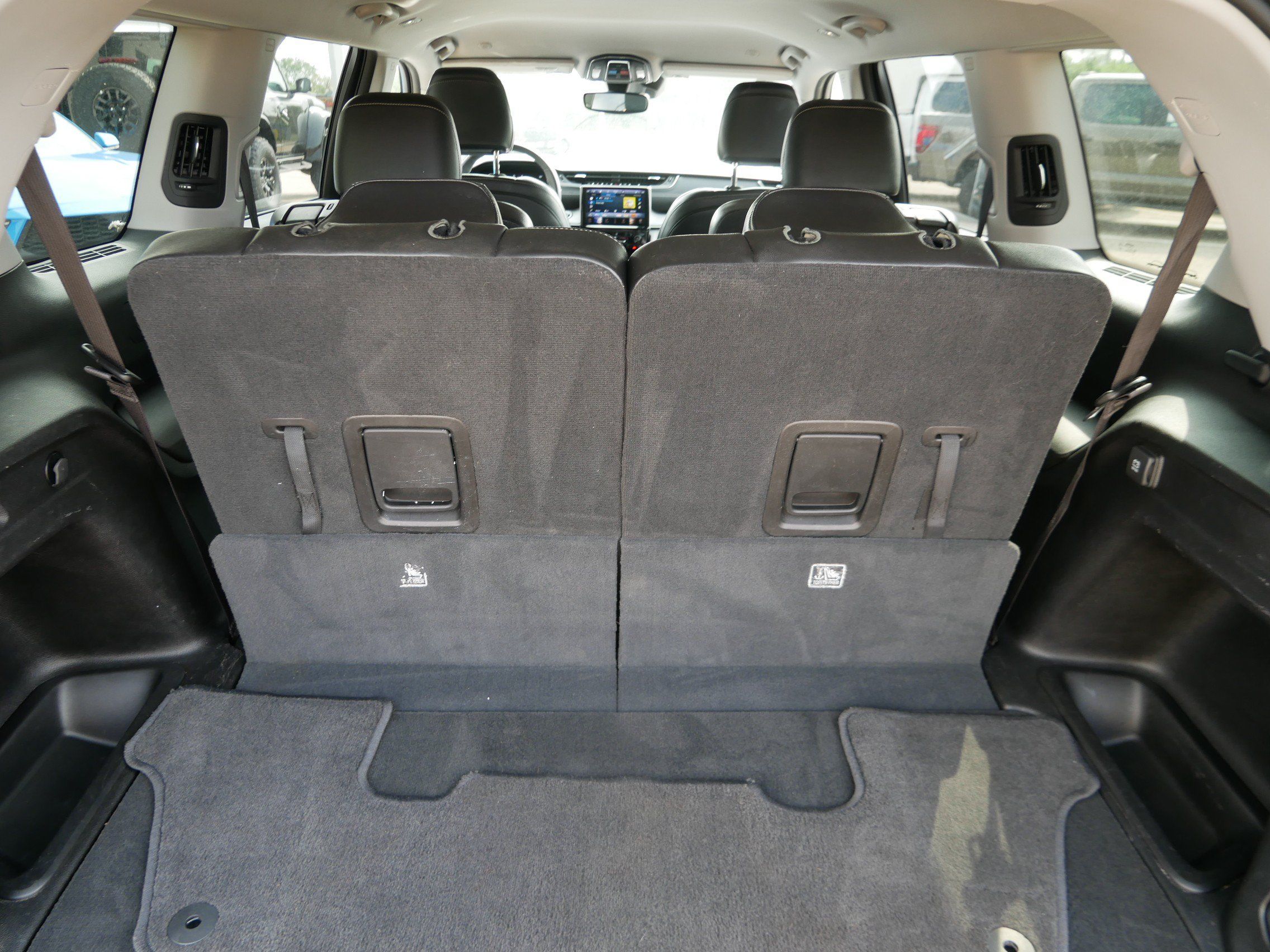 Used 2023 Jeep Grand Cherokee L Limited w/ Black Appearance Package AWD/4WD image 8