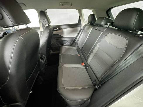 Used 2022 Volkswagen Taos SE FWD image 23