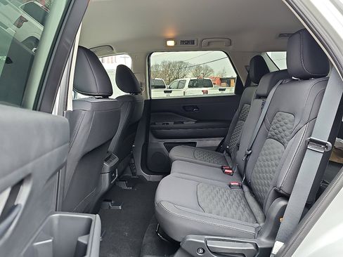 New 2025 Nissan Pathfinder S image 6