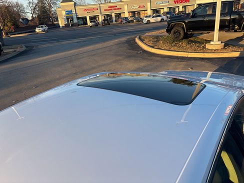 Used 2018 Genesis G90 3.3T Premium image 19