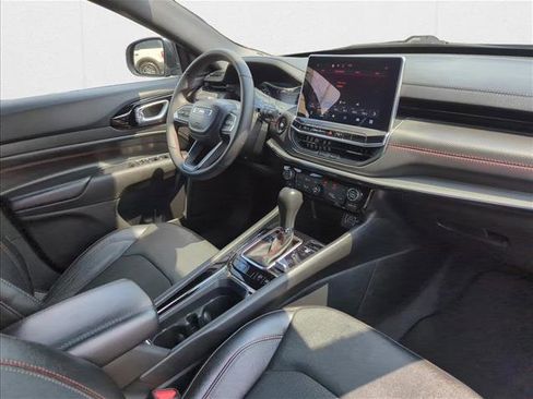 Used 2024 Jeep Compass Trailhawk image 20