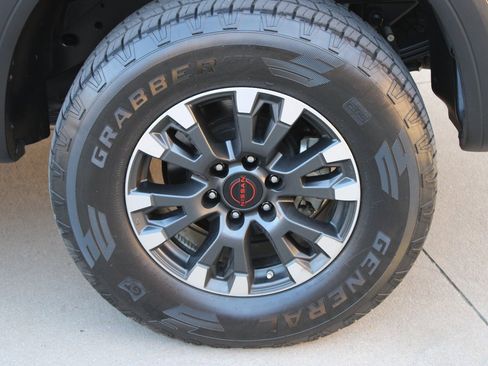 Used 2024 Nissan Titan PRO-4X w/ Pro-4x Convenience Package image 30