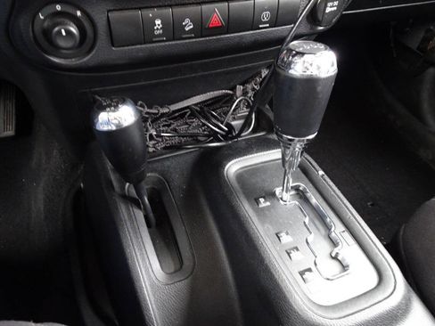 Used 2013 Jeep Wrangler Sahara image 19