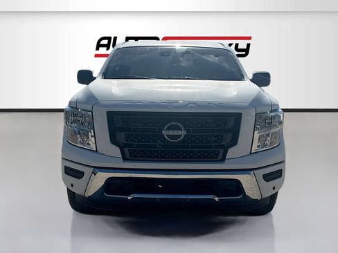 Used 2024 Nissan Titan SV w/ SV Convenience Package RWD image 2