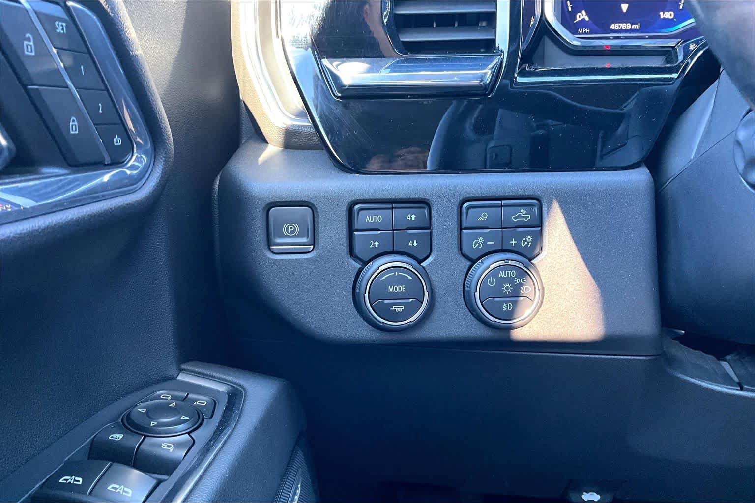 Used 2022 Chevrolet Silverado 1500 LTZ AWD/4WD image 34