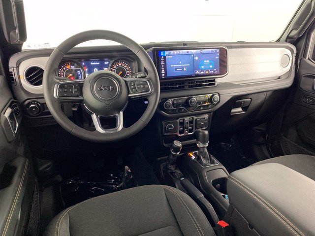 Used 2026 Jeep Wrangler Unlimited Sahara AWD/4WD image 21