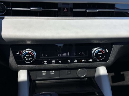 New 2025 Mitsubishi Outlander SE image 13