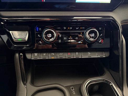 Used 2025 GMC Sierra 2500 AT4 w/ AT4 Premium Plus Package AWD/4WD image 24