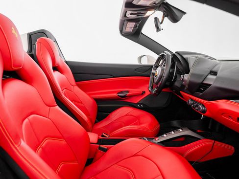 Used 2018 Ferrari 488 Spider RWD image 33