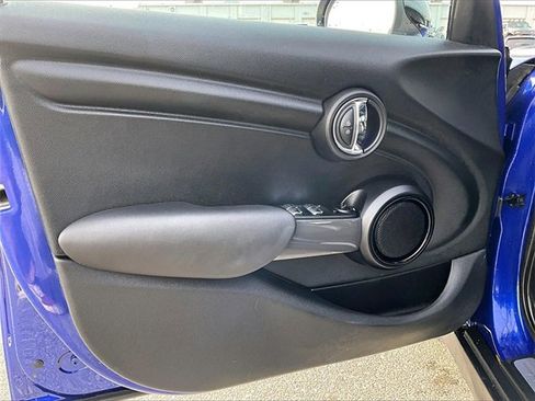 Used 2019 MINI Cooper 4-Door Hardtop w/ Signature Upholstery Package image 9