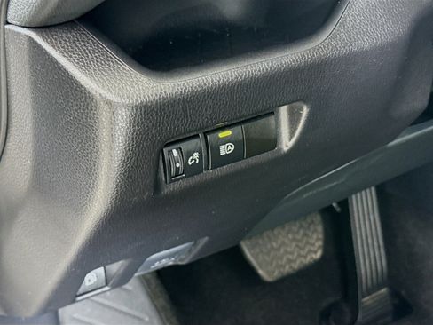 Used 2025 Toyota RAV4 XLE AWD/4WD image 10