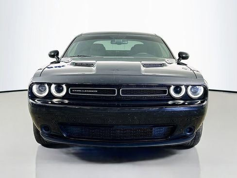 Used 2019 Dodge Challenger SXT RWD image 2
