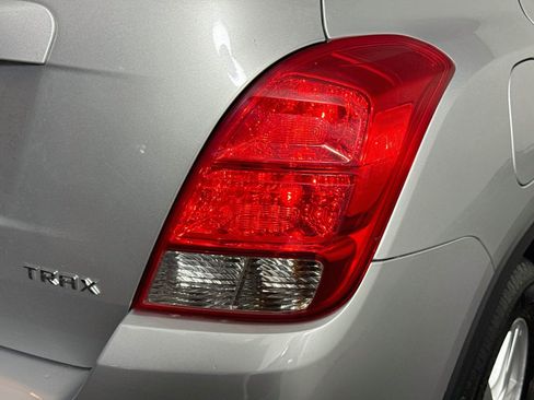 Used 2019 Chevrolet Trax LS FWD image 32