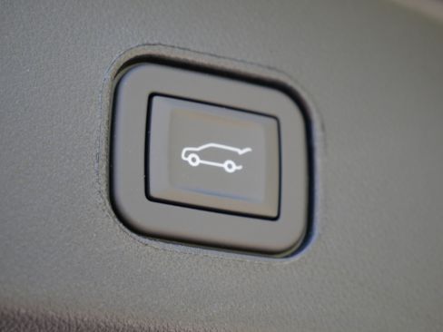 Used 2026 Cadillac Lyriq Premium Luxury w/ LPO, Floor Liner Package AWD/4WD image 16