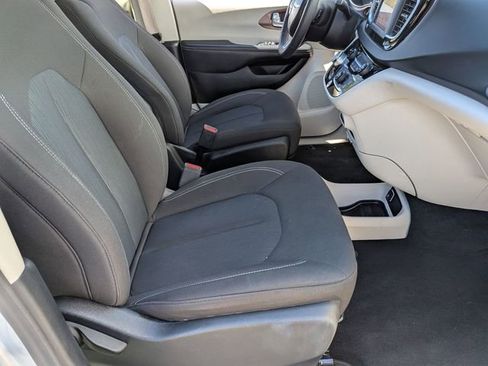 Used 2023 Chrysler Voyager LX FWD image 34