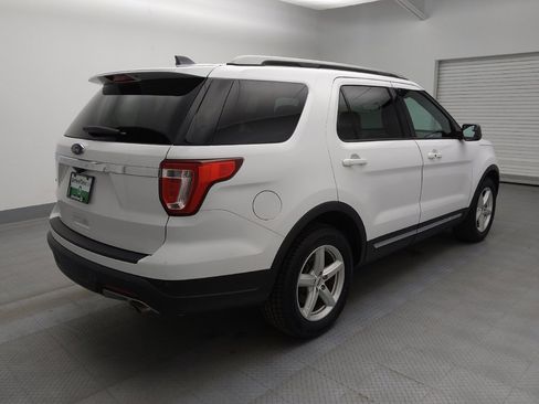 Used 2018 Ford Explorer XLT image 9
