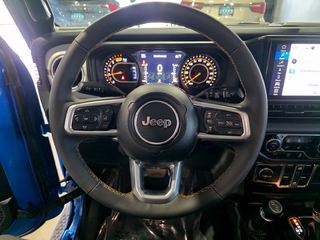 Used 2024 Jeep Wrangler Unlimited Sahara w/ Technology Group AWD/4WD image 9