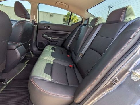 Used 2022 Nissan Altima 2.5 SR FWD image 14