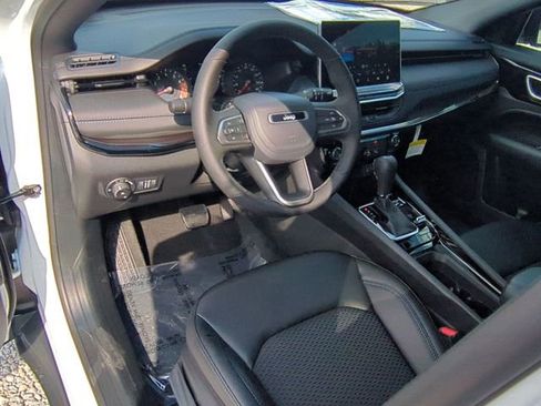 New 2026 Jeep Compass Latitude image 12