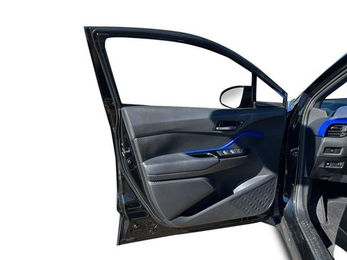 Used 2021 Toyota C-HR XLE image 6