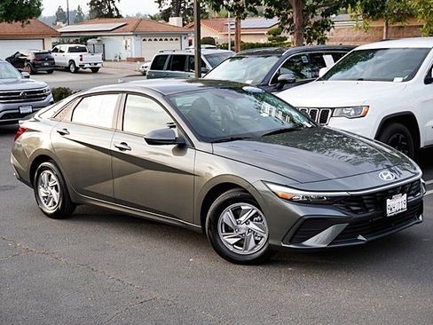 Certified 2026 Hyundai Elantra SE image 3