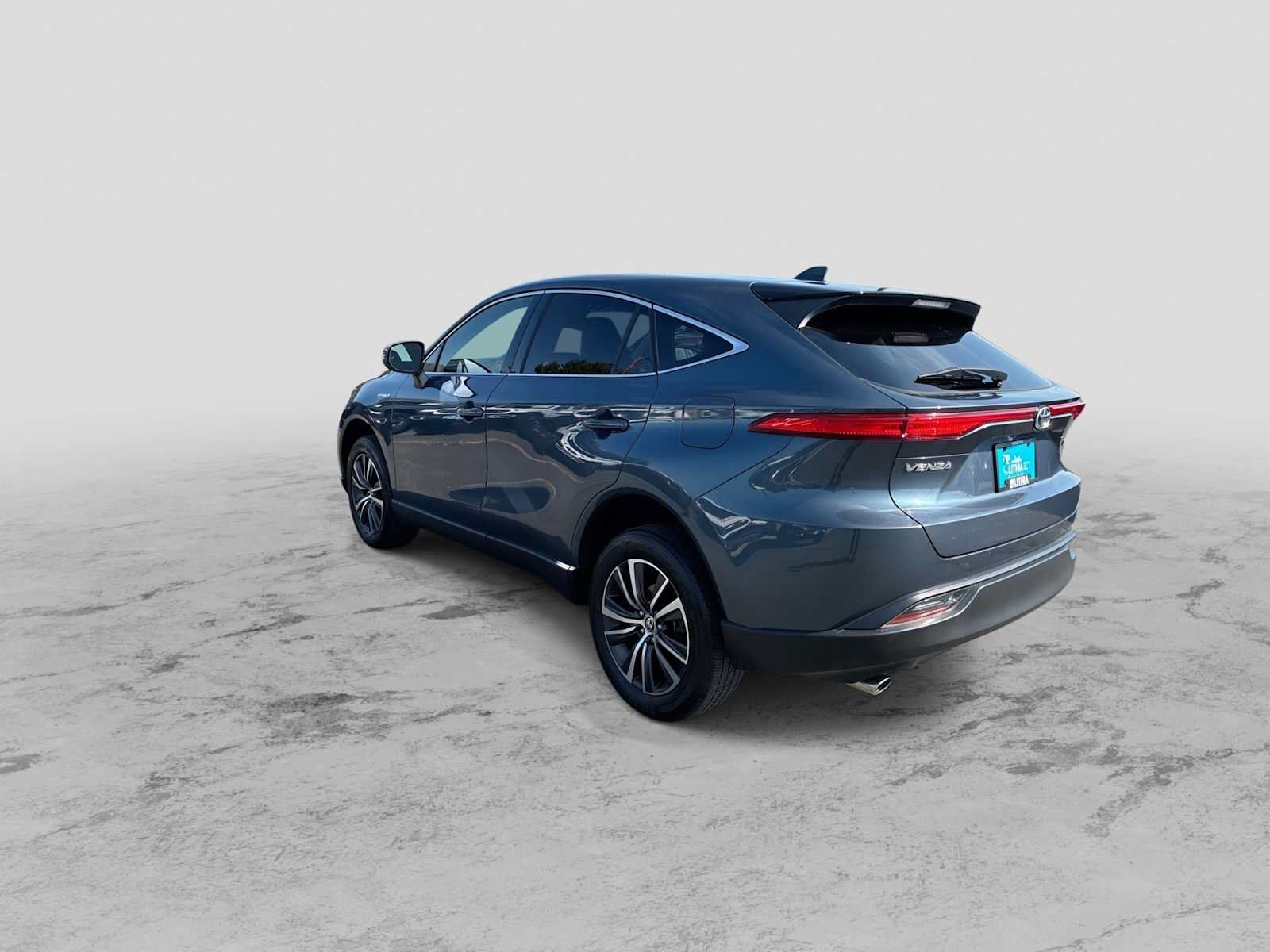 Used 2021 Toyota Venza LE AWD/4WD image 6