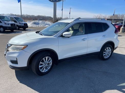 Used 2018 Nissan Rogue SV w/ Premium Package image 4