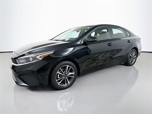 Used 2024 Kia Forte LXS w/ LXS Technology Package image 3