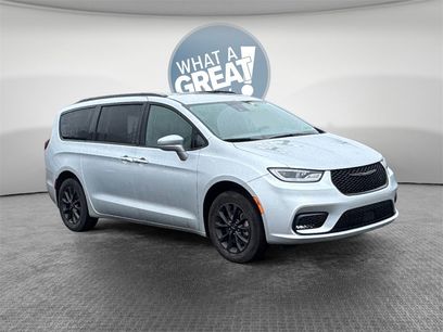 Certified 2022 Chrysler Pacifica Touring-L w/ S Appearance Package