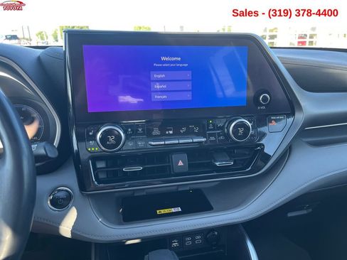 Used 2023 Toyota Highlander Limited AWD/4WD image 19