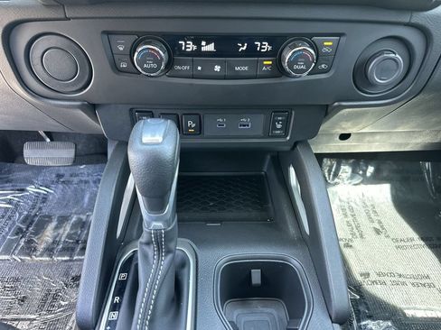 Used 2025 Nissan Frontier SV w/ SV Convenience Package RWD image 34