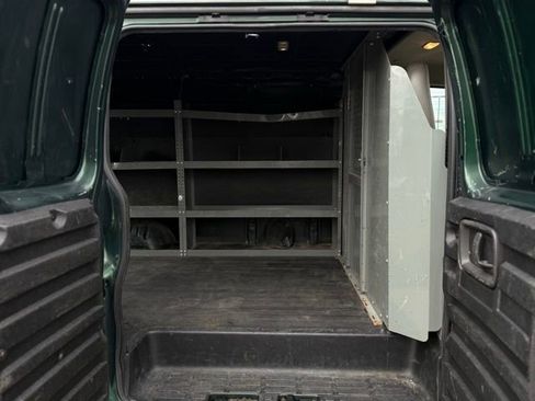 Used 2016 Chevrolet Express 2500 image 25