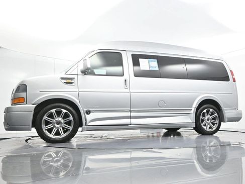 Used 2017 GMC Savana 2500 RWD image 56